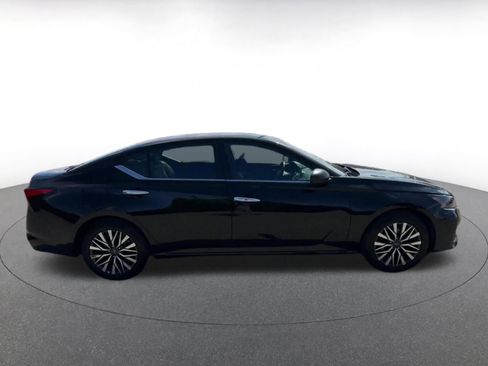 Used 2025 Nissan Altima 2.5 SV FWD image 16
