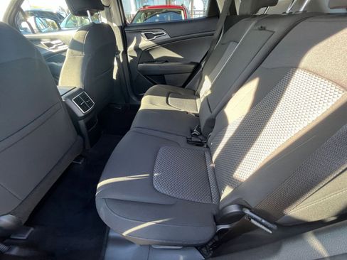 Used 2025 Kia Sportage LX image 25