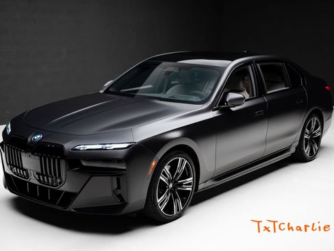Used 2023 BMW i7 xDrive60 AWD/4WD image 1