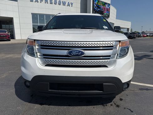 Used 2013 Ford Explorer XLT FWD image 2