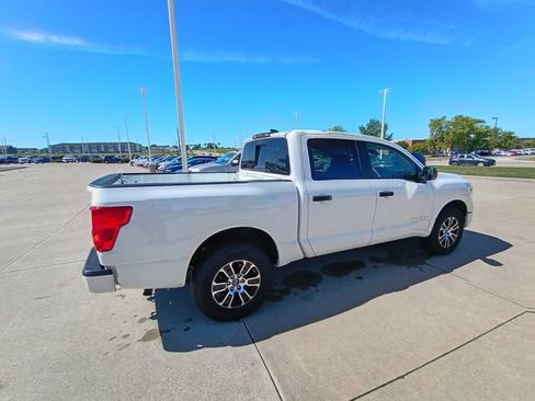 Used 2024 Nissan Titan SV AWD/4WD image 13