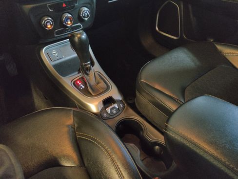 Used 2018 Jeep Compass Latitude FWD image 26