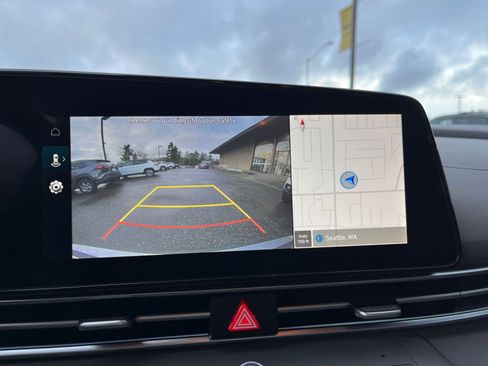 Used 2025 Hyundai Elantra SEL image 17