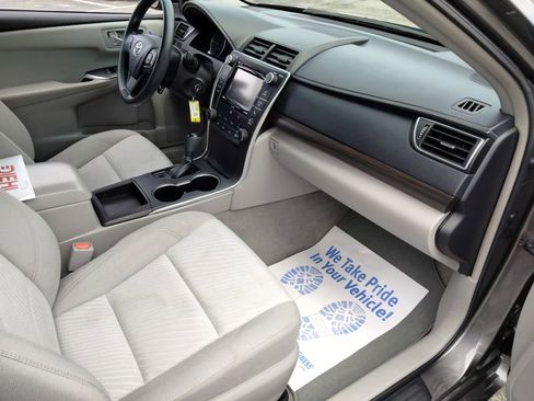 Used 2016 Toyota Camry LE image 19