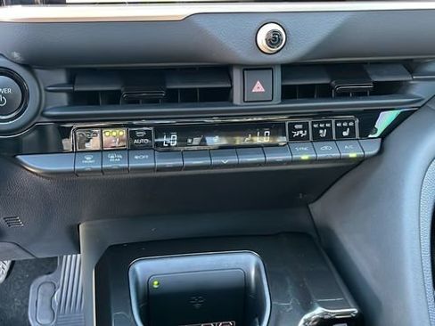 Used 2025 Toyota Crown Signia image 13