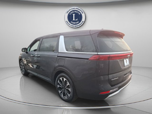 Used 2024 Kia Carnival EX FWD image 2