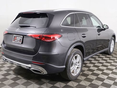Used 2025 Mercedes-Benz GLC 300 4MATIC image 11