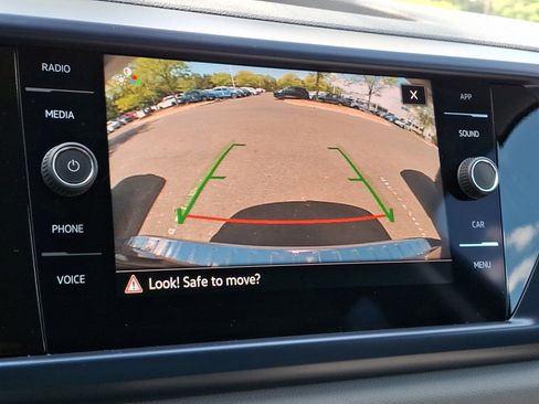 Used 2022 Volkswagen Taos SE w/ Driver Assistance Package image 18