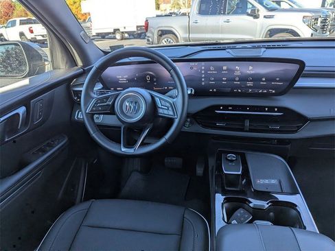 Used 2025 Buick Enclave Preferred image 11