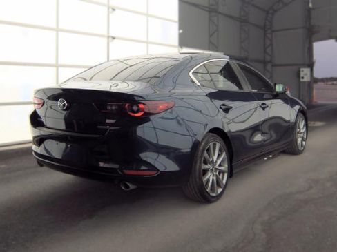 Used 2022 MAZDA MAZDA3 s FWD image 2