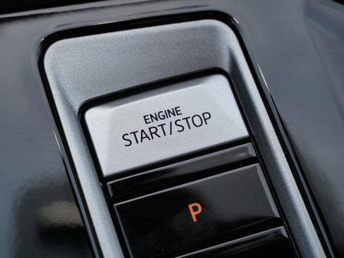 Certified 2024 Volkswagen Atlas SEL Premium R-Line image 28