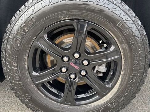 Used 2023 GMC Acadia AT4 w/ Technology Package AWD/4WD image 11