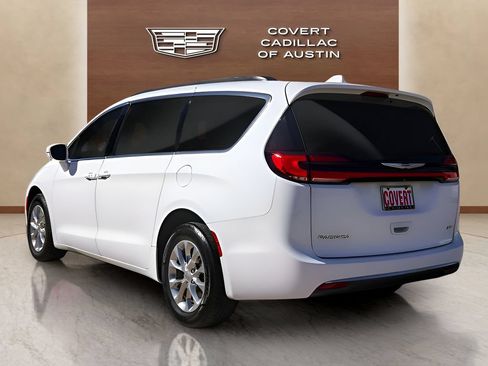 Used 2022 Chrysler Pacifica Touring-L AWD/4WD image 6