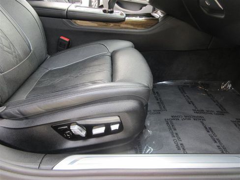 Used 2018 BMW 750i xDrive image 35