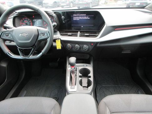 Certified 2025 Chevrolet Trax RS w/ Driver Confidence Package FWD image 16