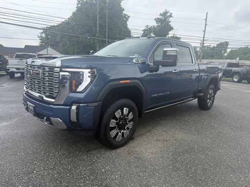 Used 2024 GMC Sierra 2500 Denali w/ Denali Reserve Package AWD/4WD image 7
