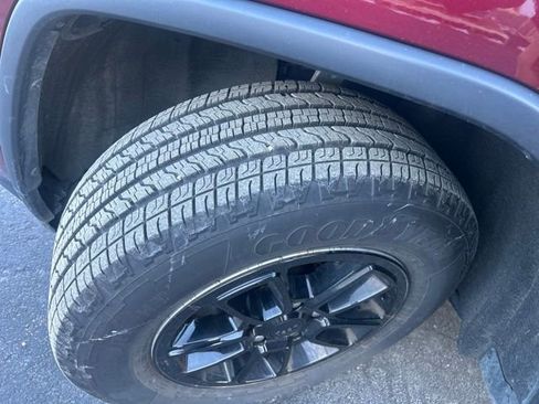 Used 2020 Jeep Grand Cherokee Laredo image 27