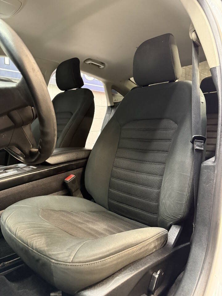 Used 2018 Ford Fusion SE w/ Fusion SE Technology Package FWD image 14