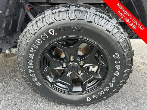 Used 2021 Jeep Gladiator Willys image 26