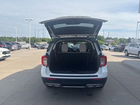 Used 2020 Ford Explorer XLT w/ Equipment Group 202A AWD/4WD image 41