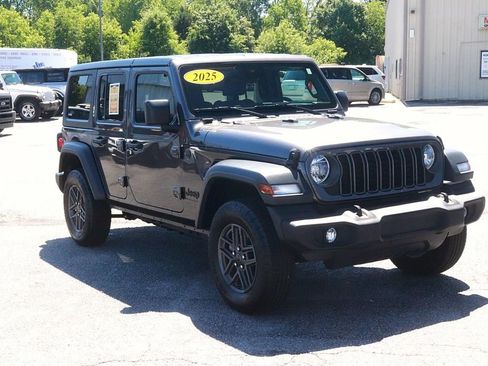 Used 2025 Jeep Wrangler Unlimited Sport AWD/4WD image 3