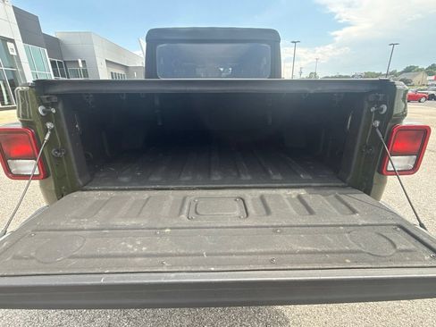 Used 2023 Jeep Gladiator Sport AWD/4WD image 10