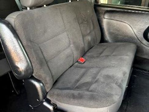 Used 2018 Dodge Grand Caravan SE image 16