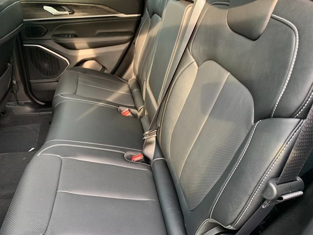 New 2027 Jeep Grand Cherokee Limited AWD/4WD image 12