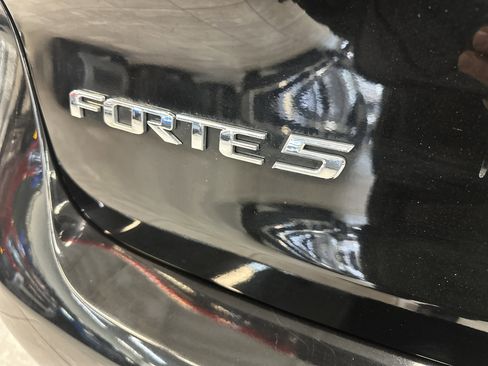 Used 2017 Kia Forte LX image 8