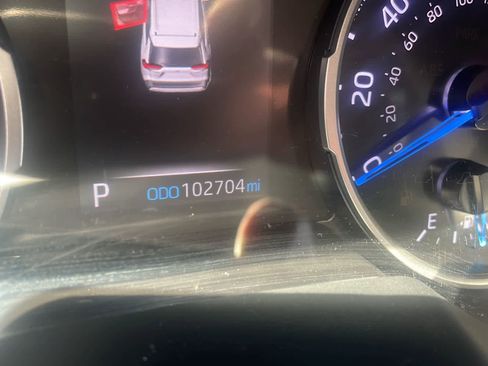 Used 2020 Toyota RAV4 XLE w/ Convenience Package AWD/4WD image 3