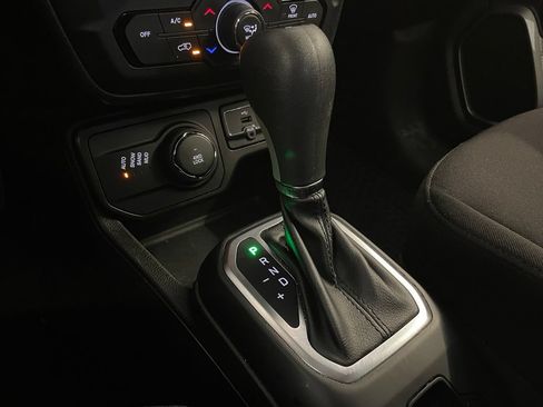 Used 2023 Jeep Renegade Latitude AWD/4WD image 21