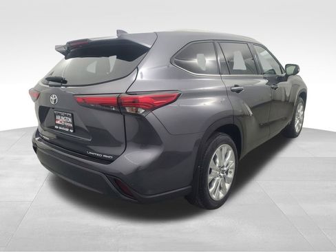 Used 2023 Toyota Highlander Limited image 8