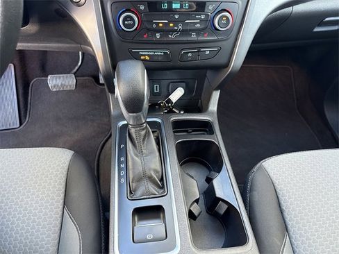 Used 2019 Ford Escape SE image 25