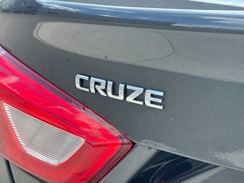 Used 2018 Chevrolet Cruze LT w/ Convenience Package FWD image 12