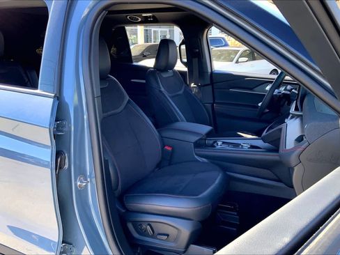 Used 2025 Ford Explorer ST w/ Sun And Sound Package image 8