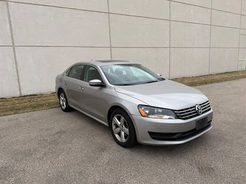 Used 2013 Volkswagen Passat TDI SE image 3
