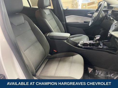 Used 2025 Chevrolet Trax LT w/ Driver Confidence Package FWD image 36