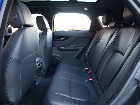 Used 2018 Jaguar F-PACE Premium image 19
