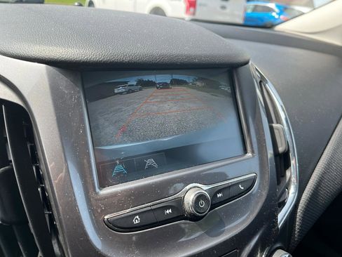 Used 2017 Chevrolet Cruze LT FWD image 10