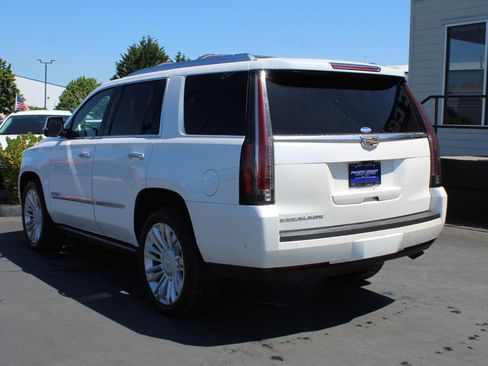 Used 2018 Cadillac Escalade Platinum AWD/4WD image 4