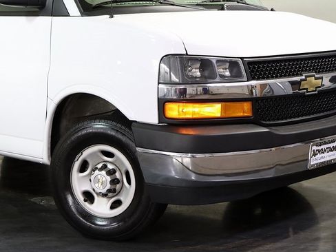 Used 2024 Chevrolet Express 2500 w/ Driver Convenience Package image 8