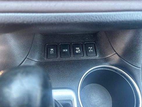 Used 2016 Toyota Highlander XLE AWD/4WD image 39
