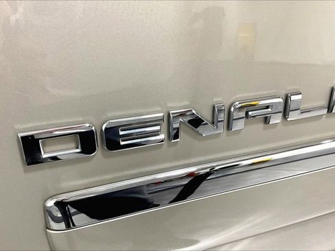 Used 2014 GMC Yukon Denali image 8