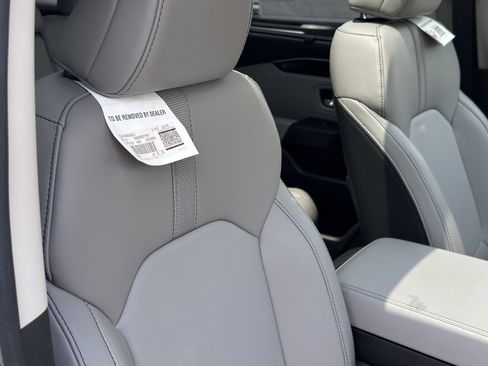 New 2025 Honda Pilot Touring image 10