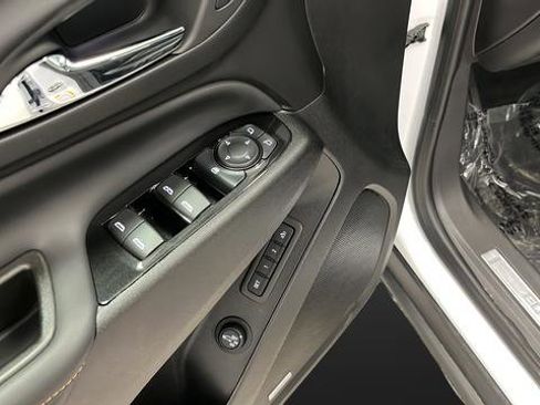 Used 2024 Chevrolet Equinox Premier image 22