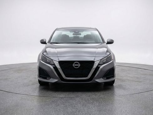 Used 2025 Nissan Altima 2.5 SV FWD image 2