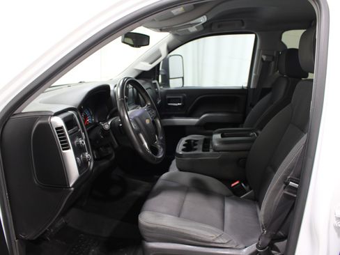Used 2015 Chevrolet Silverado 1500 LT w/ LT Convenience Package AWD/4WD image 3