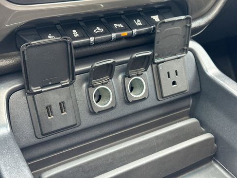 Used 2019 Chevrolet Silverado 2500 High Country AWD/4WD image 31