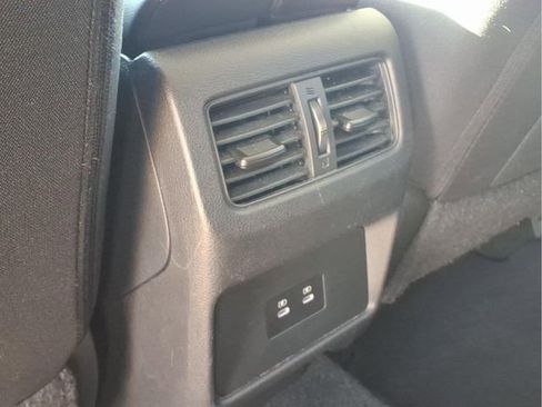 Used 2024 Nissan Rogue SV image 23