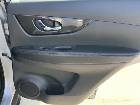 Used 2017 Nissan Rogue S FWD image 21